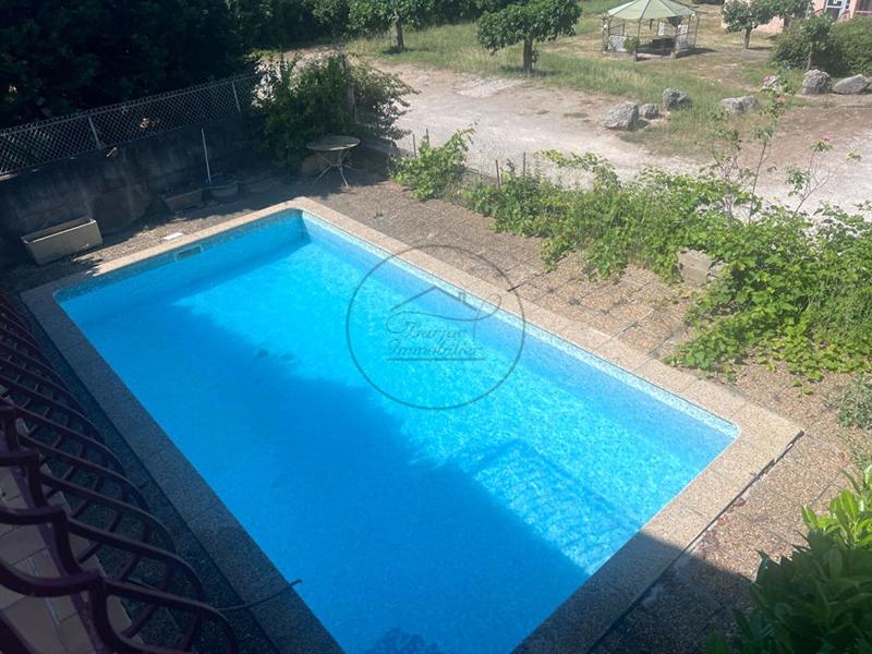 Maison - 180 m² - 8 pièces