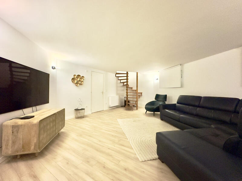 Maison - 250 m² - 10 pièces