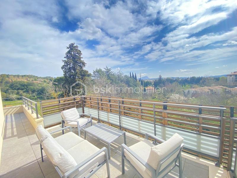 Appartement - 98 m² - 4 pièces