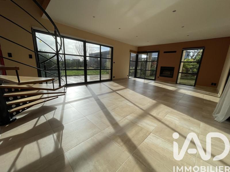 Maison de maîtres - 252 m² - 8 pièces