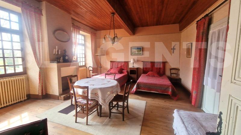 Maison - 228 m² - 6 pièces