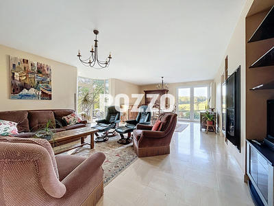 Maison - 200 m² - 6 pièces