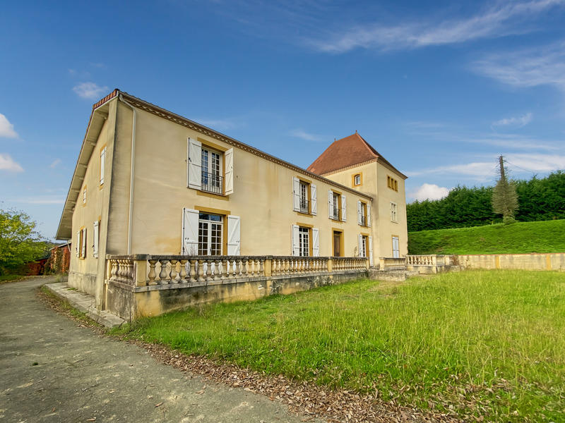 Maison - 327 m² - 6 pièces