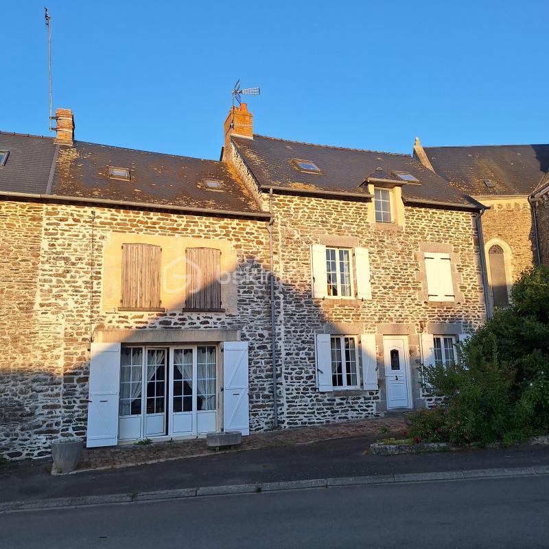 Maison de village - 211 m² - 7 pièces