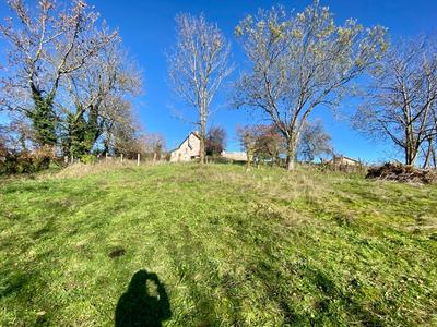 Terrain constructible - 1 325 m²