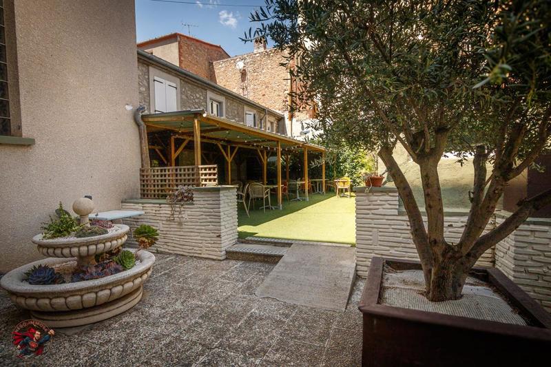 Maison - 637 m² - 20 pièces