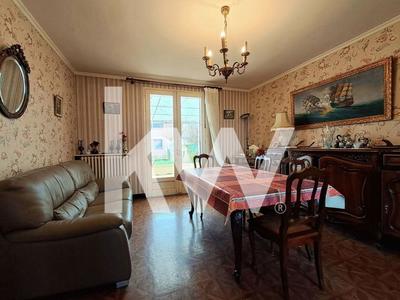 Maison - 98 m² - 5 pièces