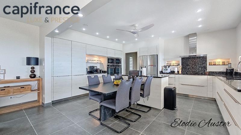 Propriété - 305 m² - 7 pièces