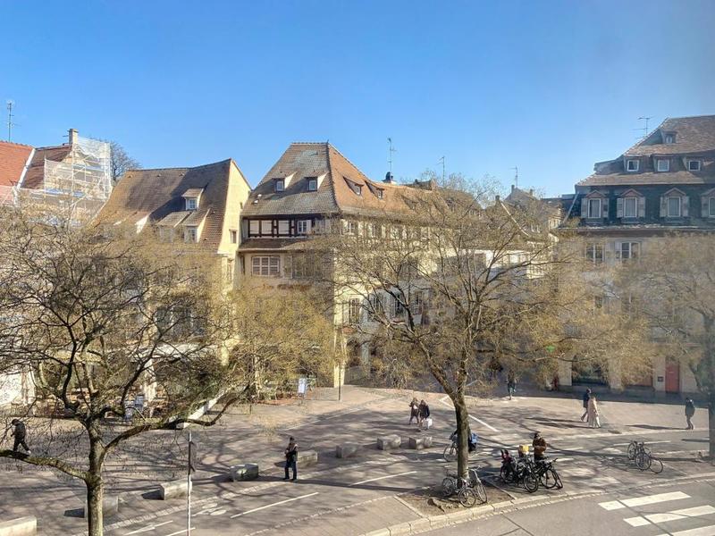 Local d'activité / Entrepôt - 77 m² - 3 pièces