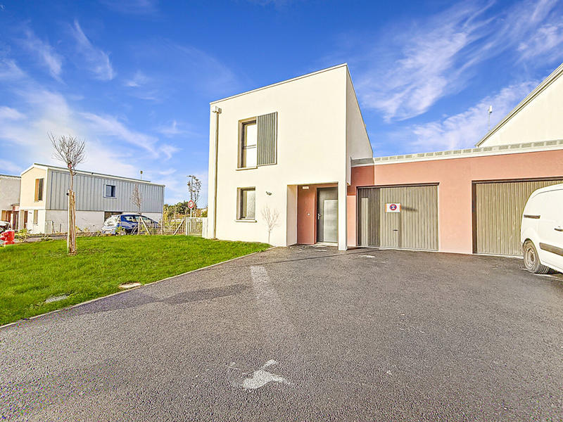 Maison - 99 m² - 4 pièces