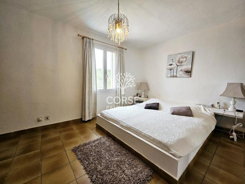 Villa - 242 m² - 9 pièces