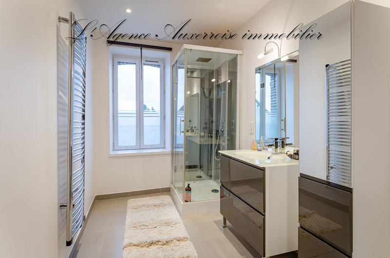 Maison - 314 m² - 8 pièces