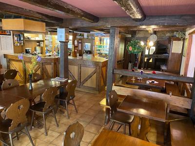 Magasins - 180 m² - 8 pièces