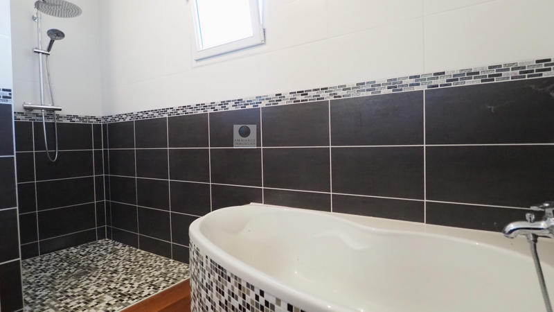 Maison - 260 m² - 8 pièces