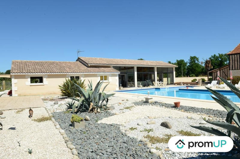 Maison - 780 m² - 18 pièces