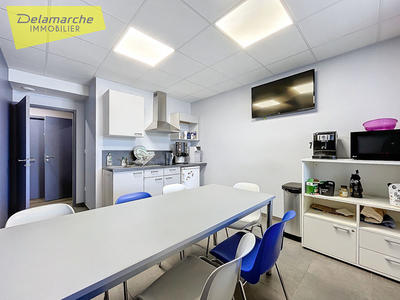 Local d'activité / Entrepôt - 370 m² - 5 pièces