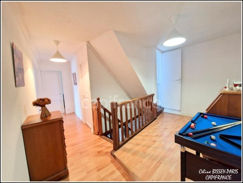 Maison - 208 m² - 7 pièces