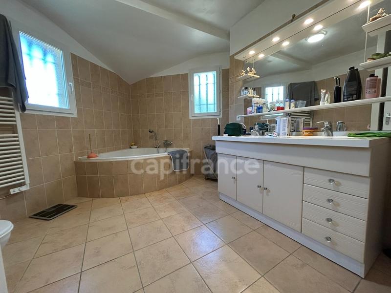 Maison - 170 m² - 10 pièces