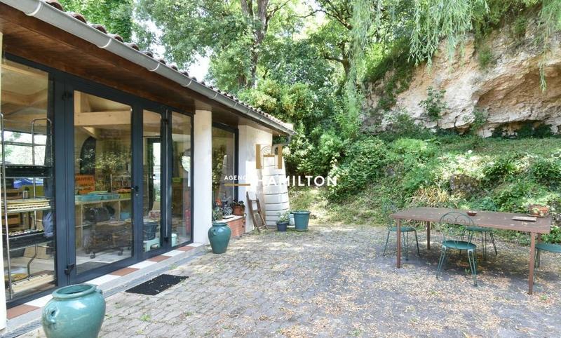 Maison - 220 m² - 7 pièces