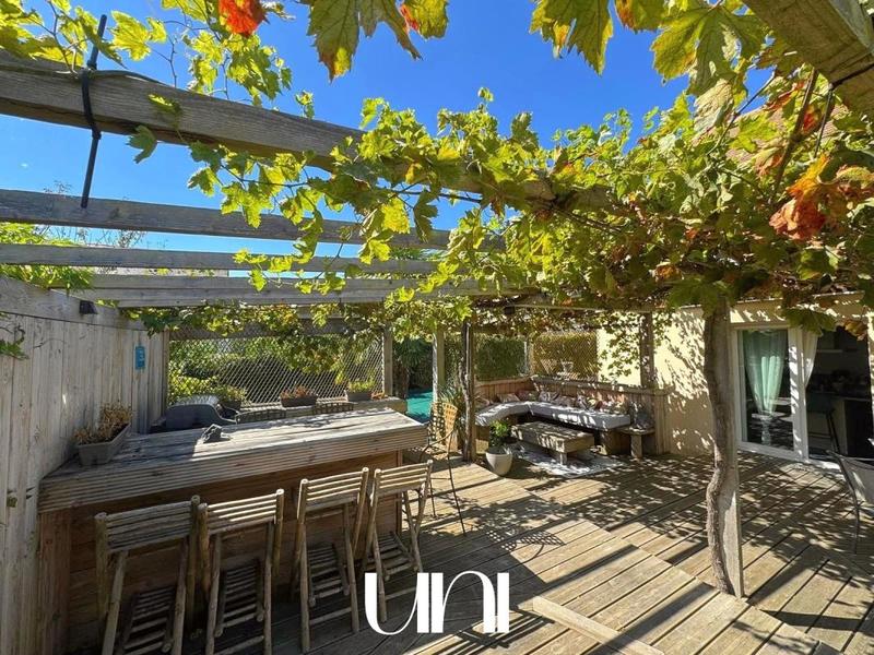 Maison - 210 m² - 6 pièces