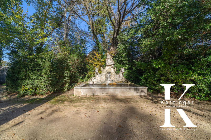 Château - 1 450 m² - 28 pièces