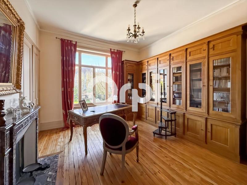 Maison - 350 m² - 11 pièces