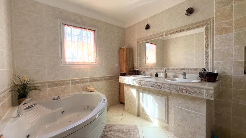 Maison - 207 m² - 6 pièces