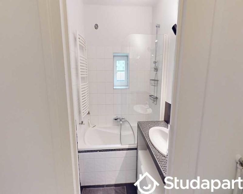 Chambre - 140 m² - 1 pièce