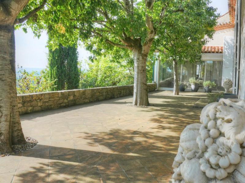 Maison - 390 m² - 11 pièces