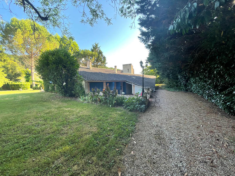 Maison - 220 m² - 6 pièces