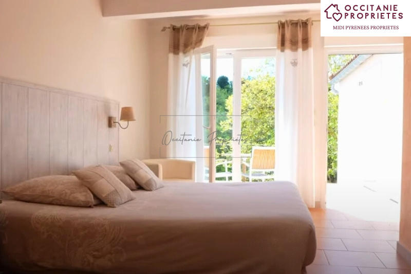 Propriété - 700 m² - 23 pièces