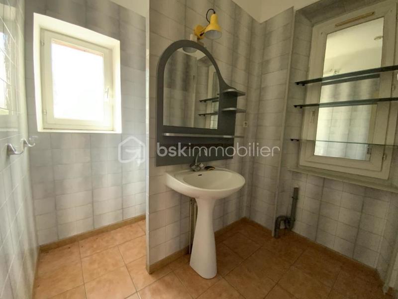 Maison ancienne - 674 m² - 8 pièces