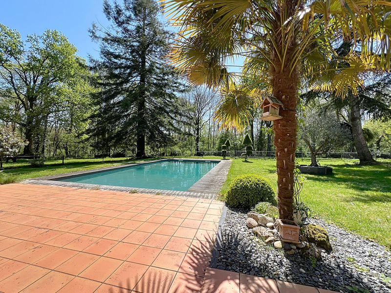 Maison - 232 m² - 7 pièces