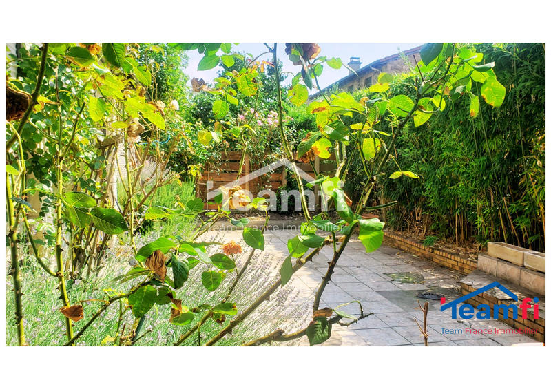 Maison - 260 m² - 11 pièces