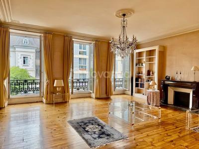 Appartement - 188 m² - 5 pièces