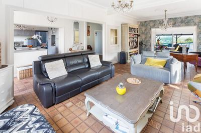 Maison - 210 m² - 7 pièces