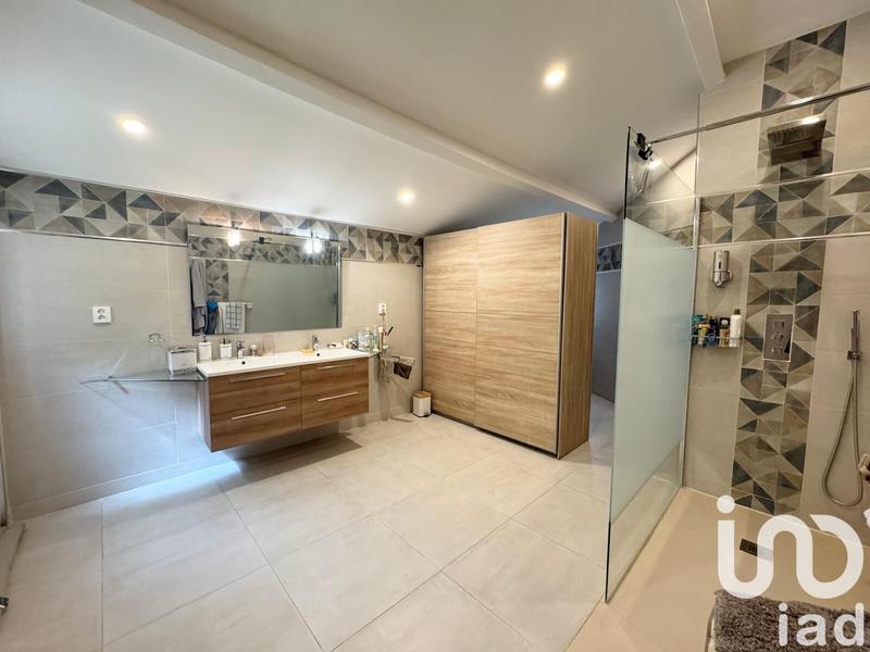 Maison - 244 m² - 4 pièces