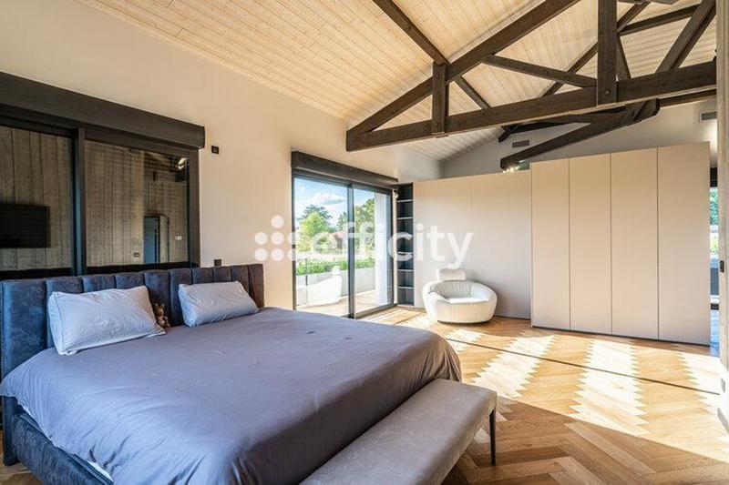 Villa - 686 m² - 14 pièces