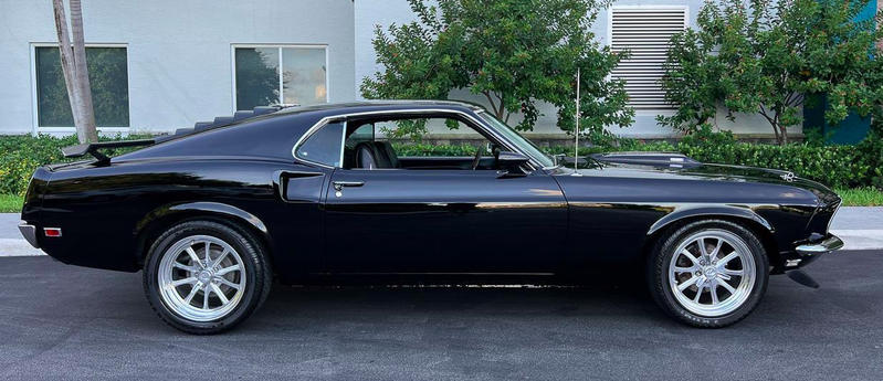 Ford Mustang Fastback V8 351