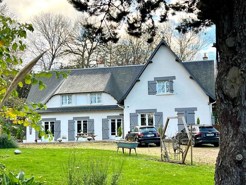 Maison - 300 m² - 8 pièces