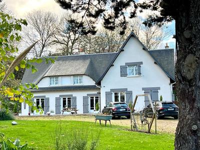 Maison - 300 m² - 8 pièces