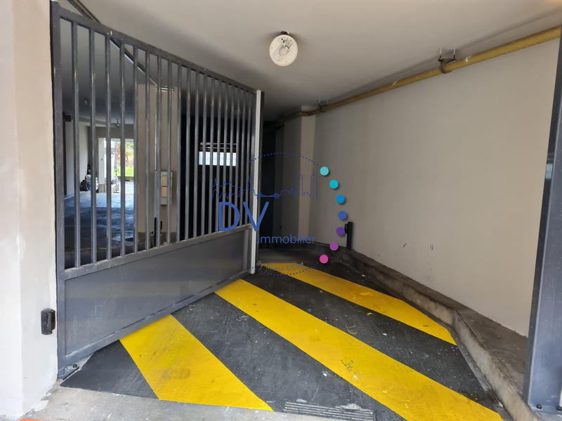 Parking / Garage - 11 m²