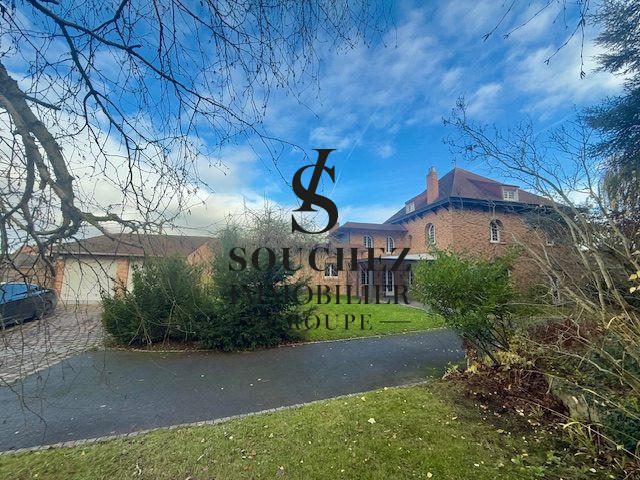 Maison - 352 m² - 10 pièces