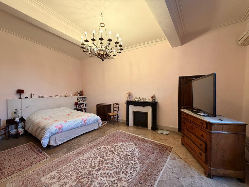 Maison - 437 m² - 14 pièces