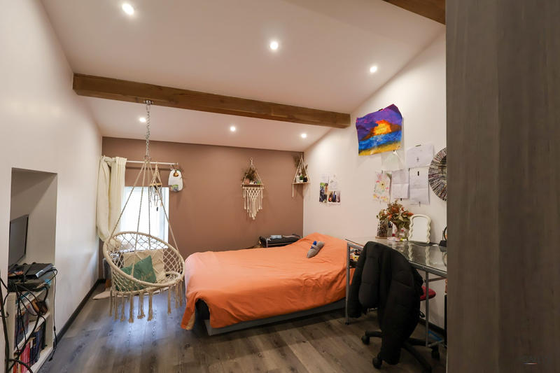 Maison - 245 m² - 7 pièces