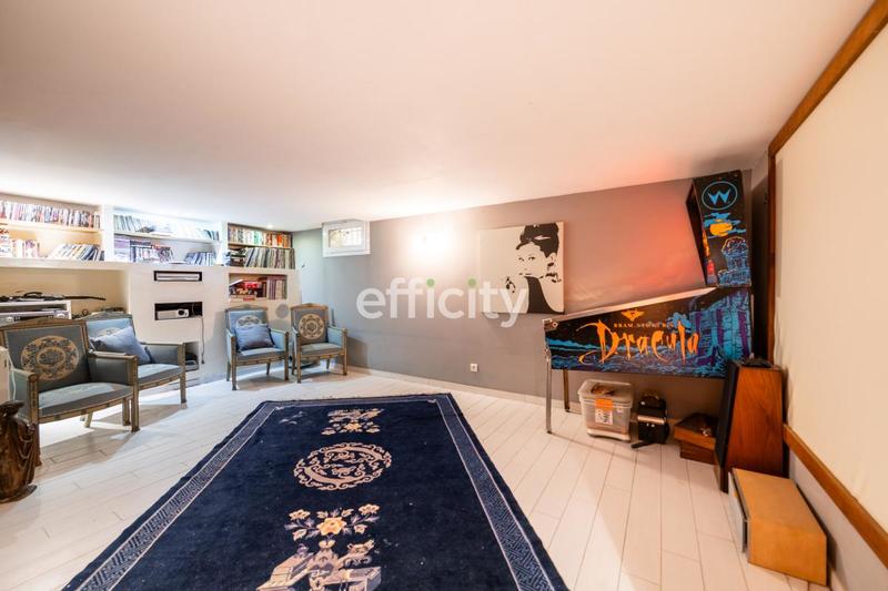 Maison - 290 m² - 9 pièces