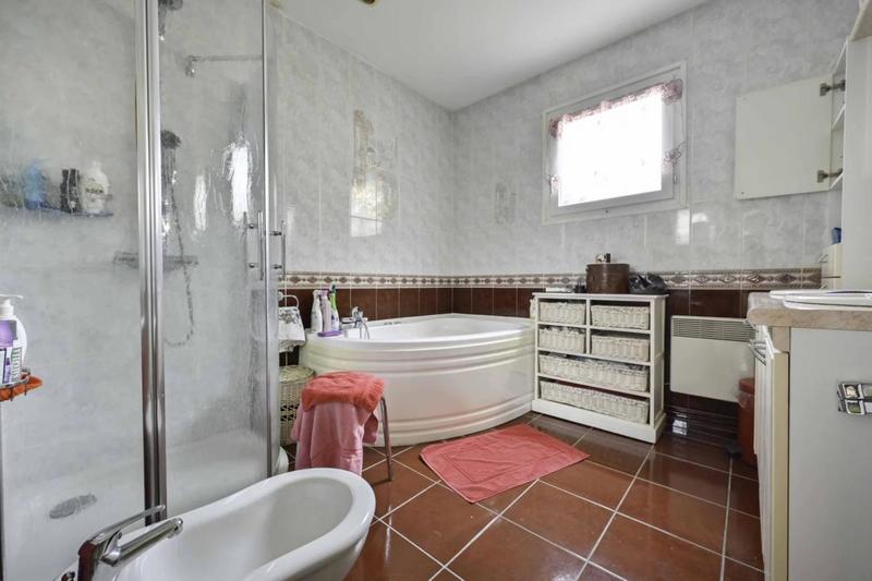 Maison - 184 m² - 8 pièces