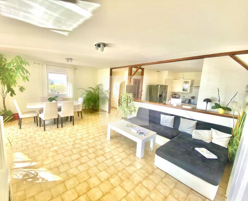 Maison - 140 m² - 5 pièces