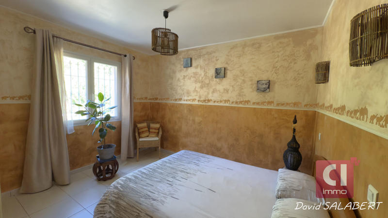 Maison - 204 m² - 7 pièces