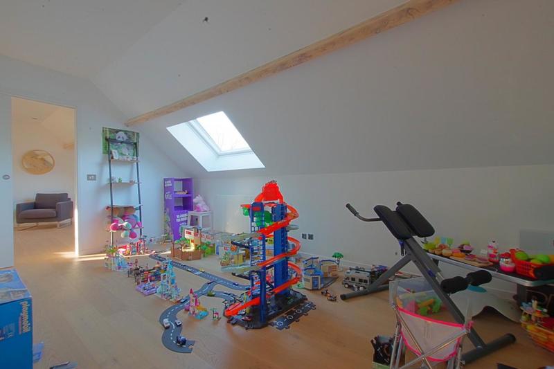 Maison - 230 m² - 6 pièces